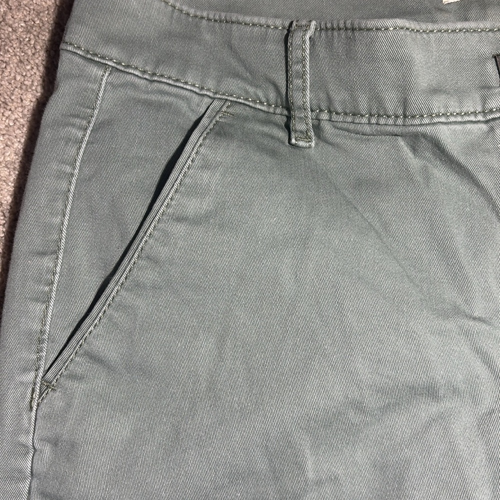 LOFT women’s 2 olive Green Flat Front knee length Bermuda shorts military green - Picture 8 of 15